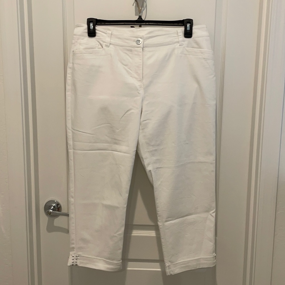 Style & Co White Capri Pants Silver Decor